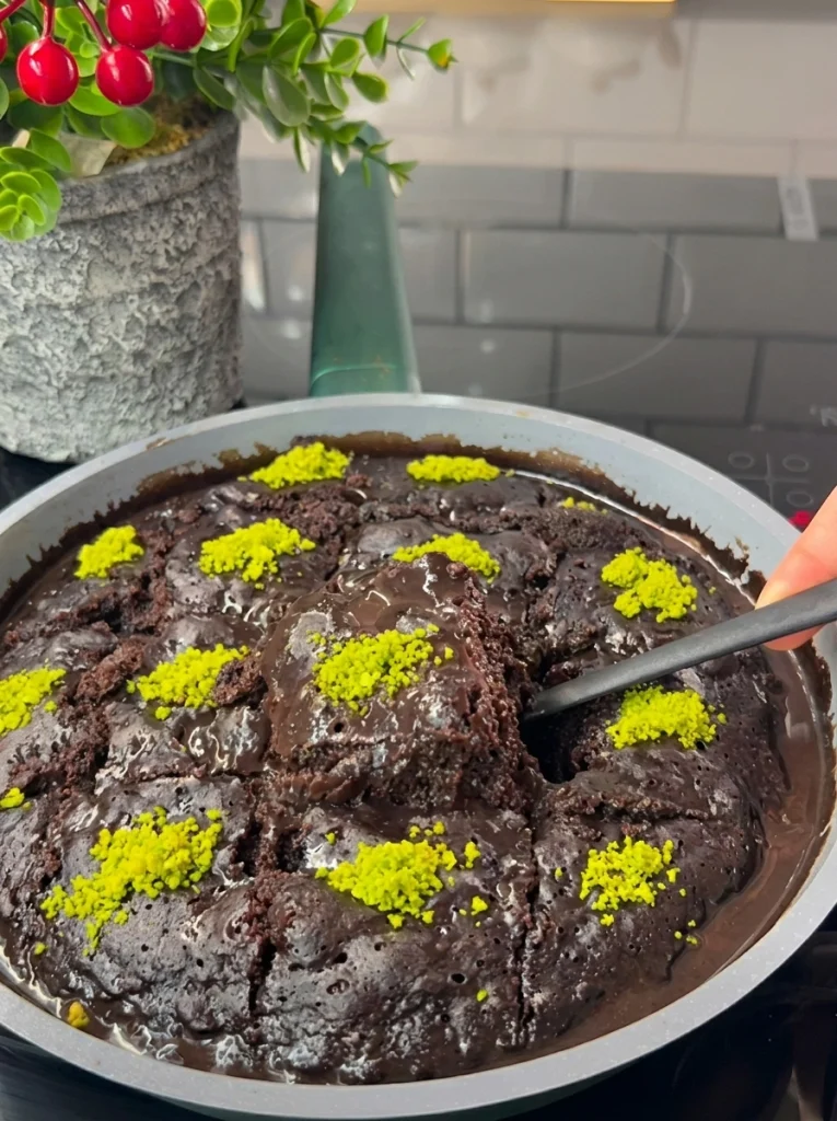 Quick chocolate cake pan dessert for family gatherings