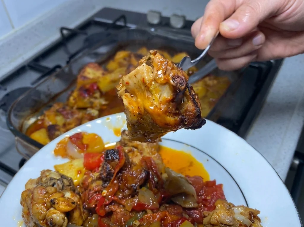 Tavuklu Patates Tavası – Turkish chicken and potato casserole in a pan