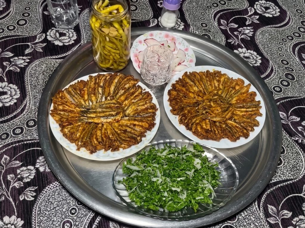 Turkish Anchovy Fry served golden and crispy on a plate